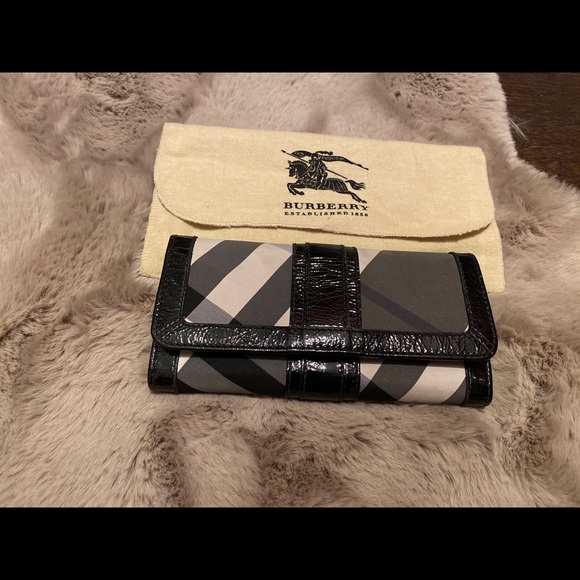 Burberry wallet SOLD - Picture 2 of 5
